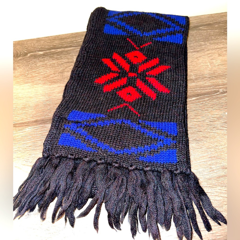 Vintage Boston traders black wool scarf with red snowflakes ❄️